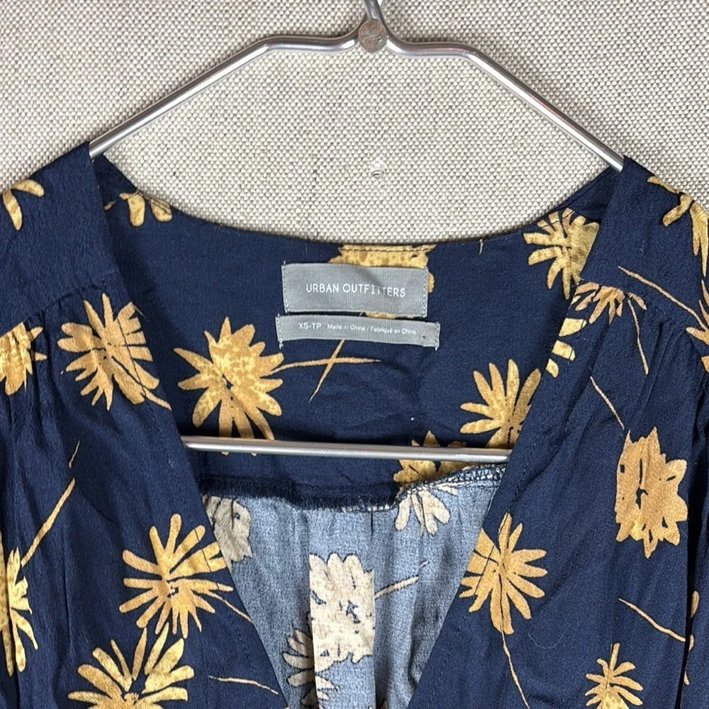 Urban Outfitters> Floral Navy Short Sleeve Wrap Dress Extra Small - Picture 2 of 9